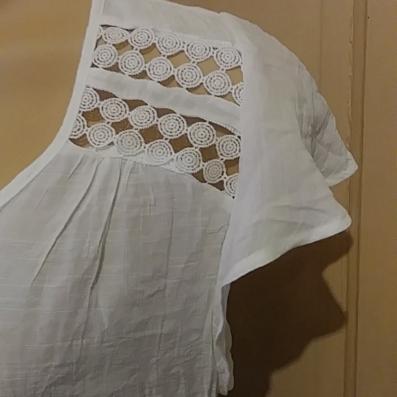 New Flutter sleeve, front tie , pull-over, lace trimmed, sheer TOP - Picture 2 of 4